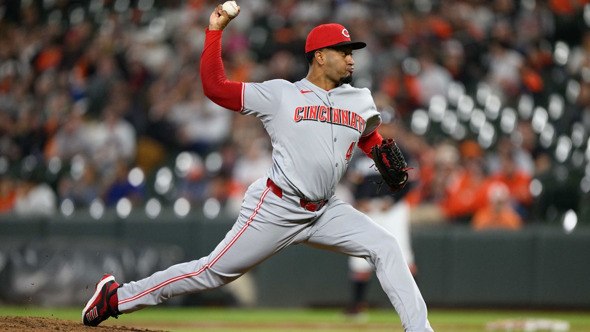 Dodgers trading for Reds' former All-Star closer