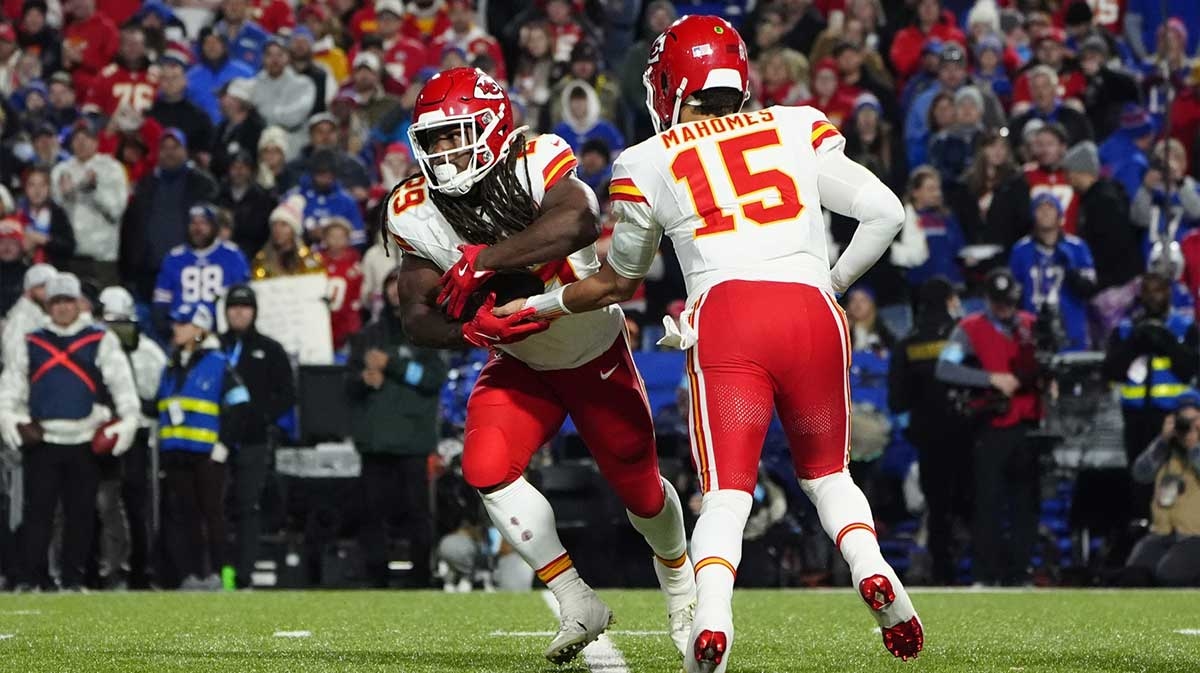 Kareem Hunt fires back on savage Patrick Mahomes gesture