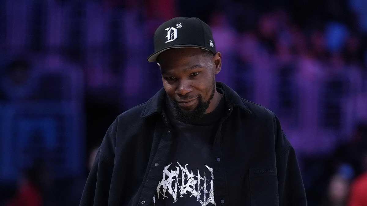 Kevin Durant returns for Thunder's championship ceremony on Opening Night