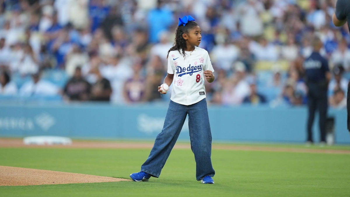 Kobe Bryant's daughter Bianka throws out first pitch on her father's bobblehead night