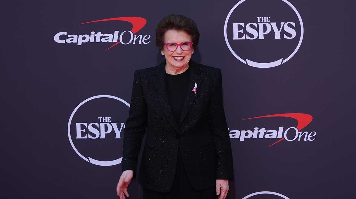 WTA legend Billie Jean King's priceless reaction to Vicky Mboko's win vs. Naomi Osaka