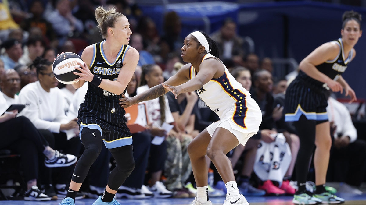 Courtney Vandersloot's season-ending injury draws support from Angel Reese, WNBA players
