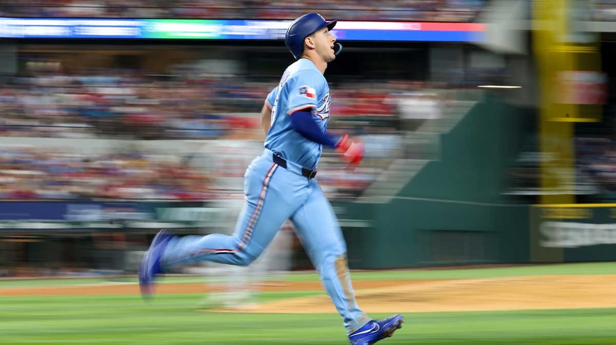 Rangers' Wyatt Langford makes insane hurdle at first base vs. Rays