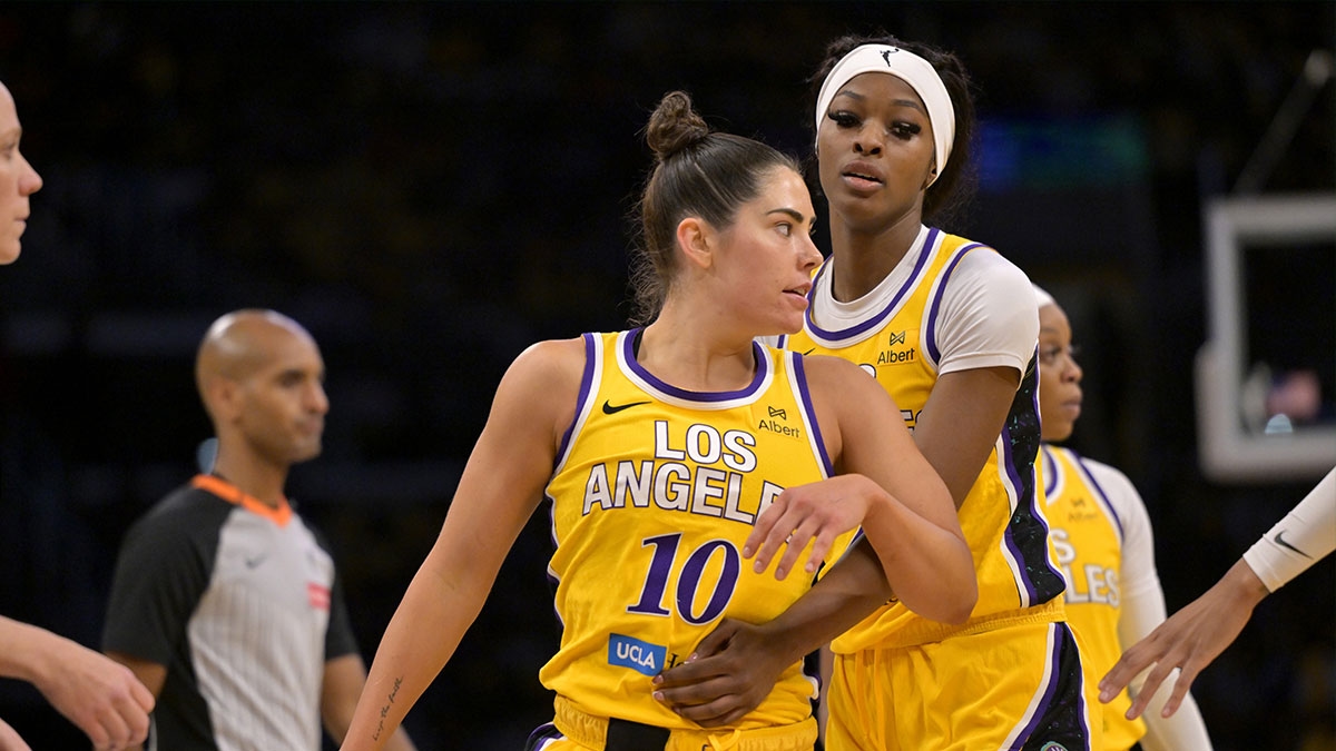 Sparks' Kelsey Plum sets WNBA record vs. Fever