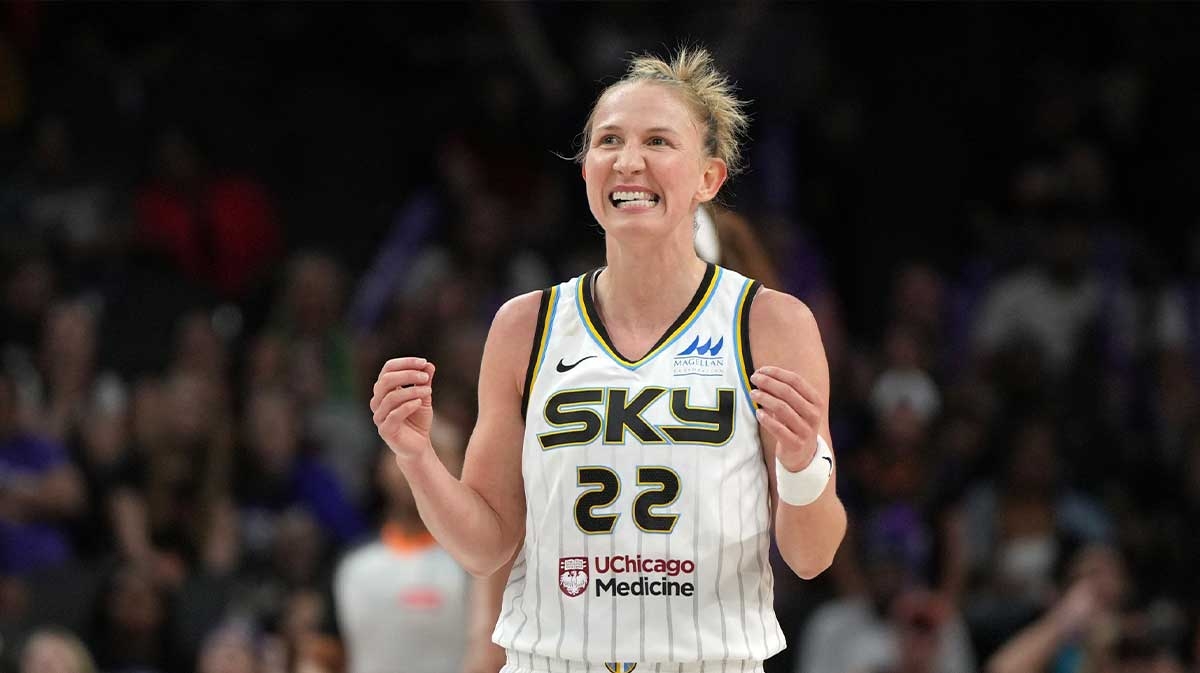 Courtney Vandersloot makes scoring history vs. Paige Bueckers, Wings