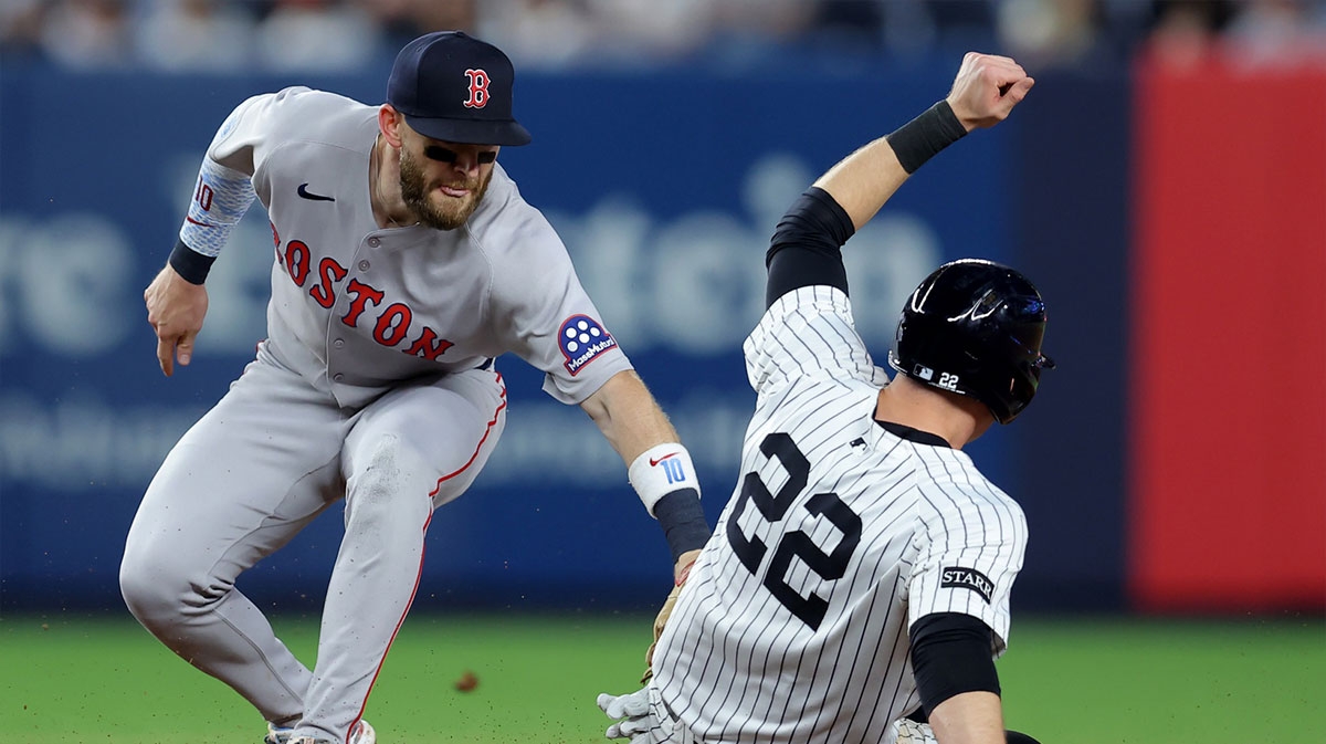Red Sox-Yankees game gets delayed by chicken bucket that fell from stands