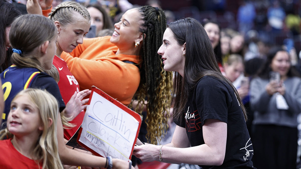 Caitlin Clark excites Fever fans at United Center despite not playing vs. Sky