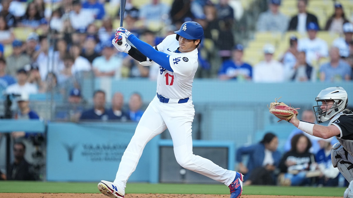 Dodgers' Shohei Ohtani joins 40 home run club with center field moonshot
