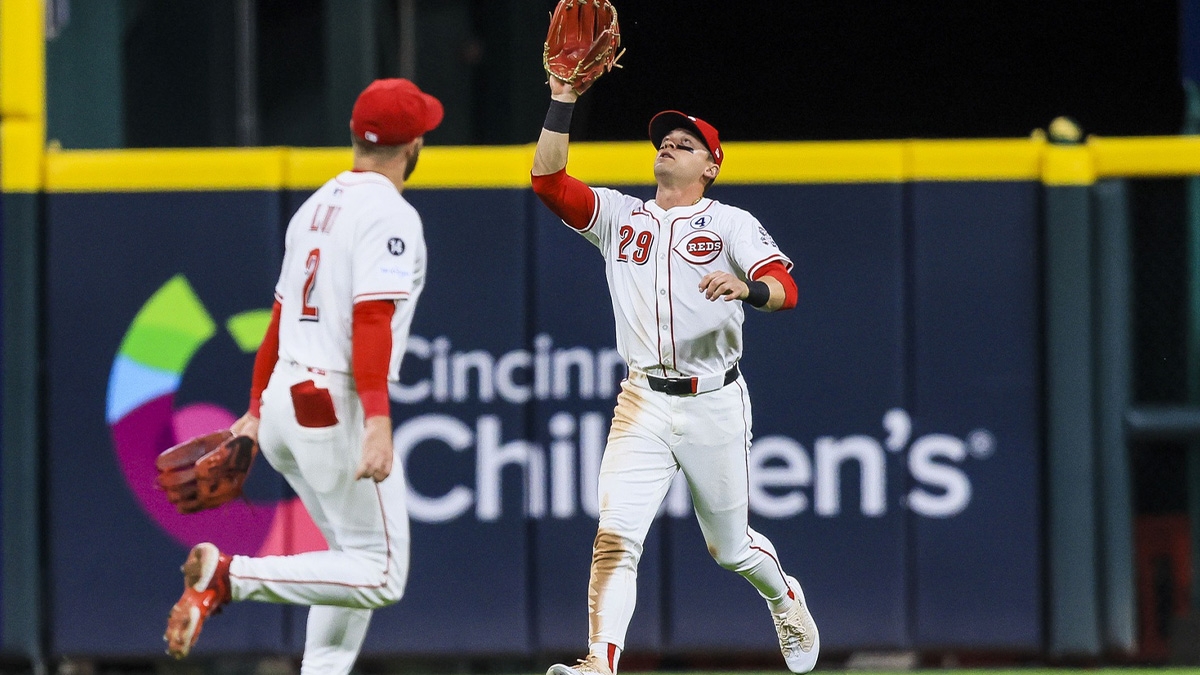 Reds' TJ Friedl steals game vs. Brewers with insane catch
