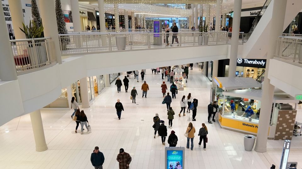 More measles exposures are happening at airports and tourist destinations. Here's what travelers need to know