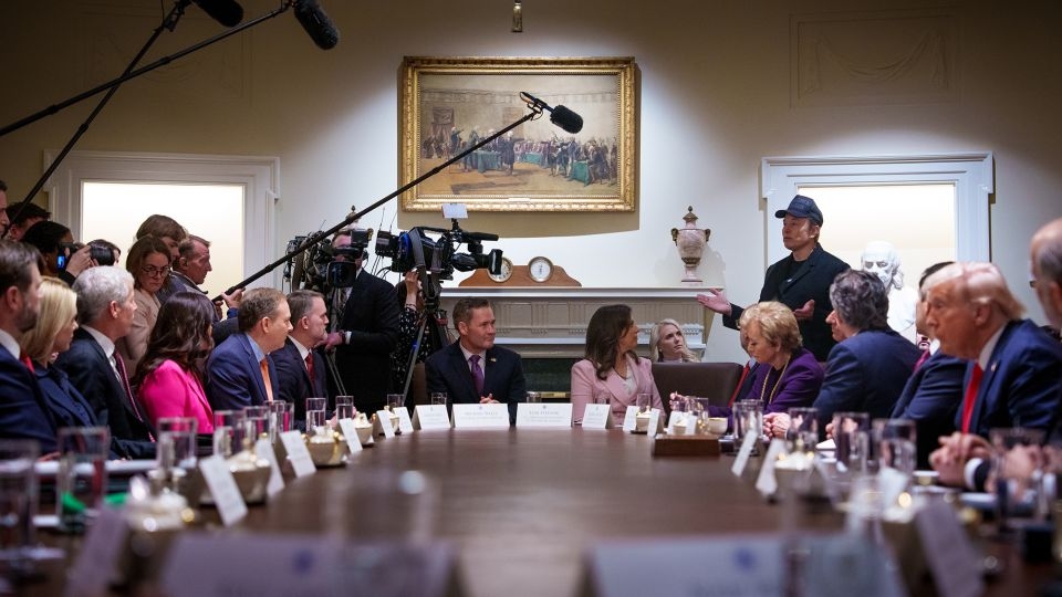 With its shoot-first style, Trump team often shoots itself in the foot