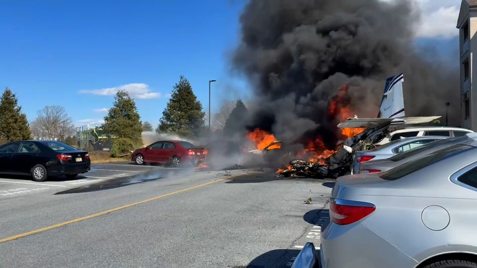 5 taken to the hospital after a plane crashes near a retirement community in Lancaster County, Pennsylvania