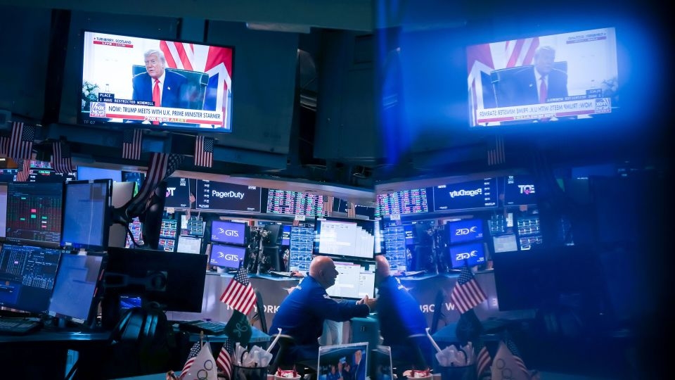 Senate bill to ban lawmaker stock trading moves step forward – and Trump turns on Hawley