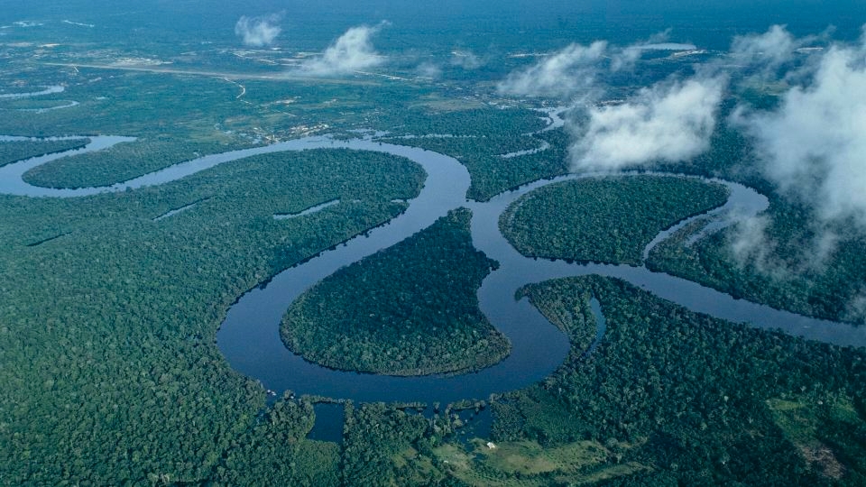 Armed assailants rob tourists, drain bank accounts on Peruvian Amazon boat trip