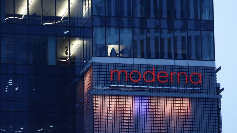 HHS cancels $590 million contract with Moderna for bird flu vaccine