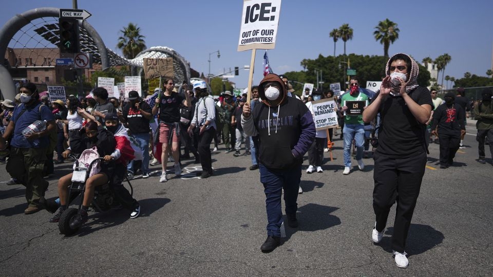 Trump officials quietly discuss moves in LA that avoid invoking Insurrection Act, but it's not off the table