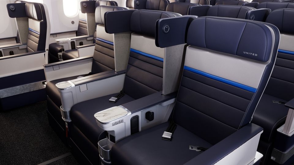 United unveils new Dreamliner aircraft interior with business class suites