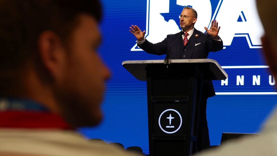 Southern Baptists overwhelmingly call for a ban on gay marriage