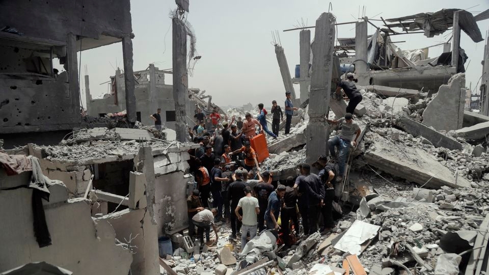 Israel pushes deeper into Gaza as Netanyahu warns of losing allies over looming famine. Here's what we know