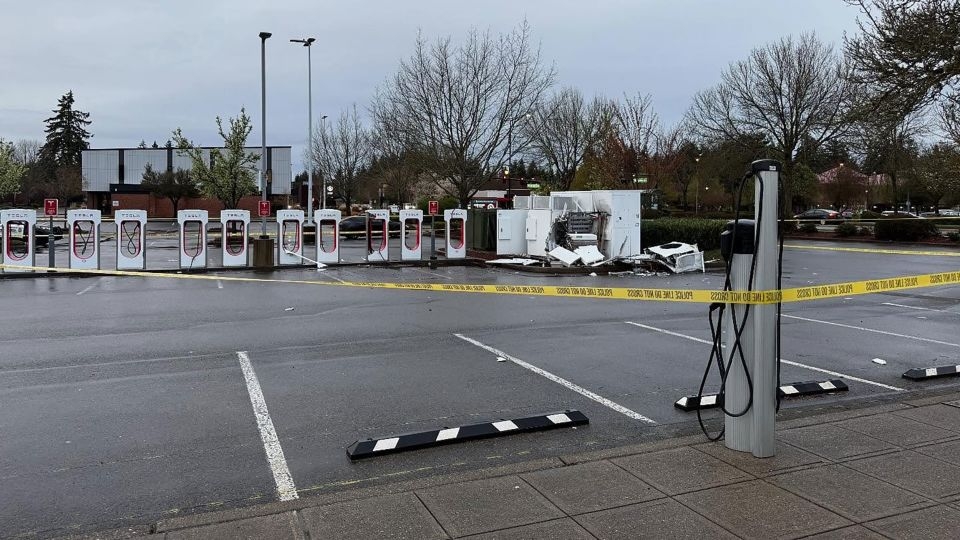 Law enforcement investigating damage to Tesla charging station in Washington state