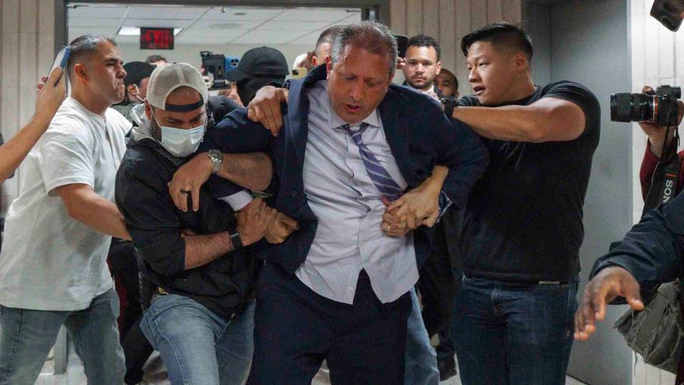 New York City comptroller and mayoral candidate Brad Lander released after arrest by immigration officers inside court
