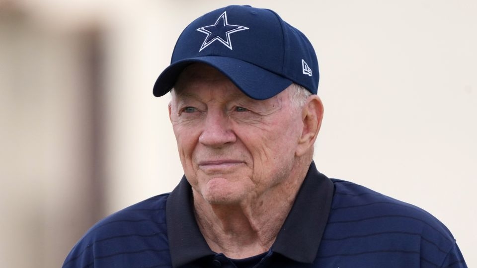 Cowboys owner Jerry Jones reveals decade-long battle with Stage 4 cancer diagnosis