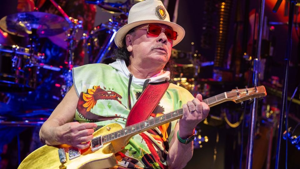 Carlos Santana rushed to hospital prior to concert