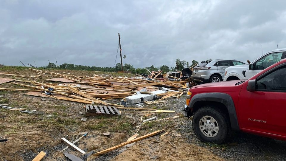 Unexpected tornado leaves at least 1 dead, multiple injured in Kentucky