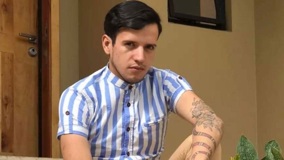 He left Venezuela for the US, dreaming of a career in cosmetics. He was deported to a Salvadoran prison