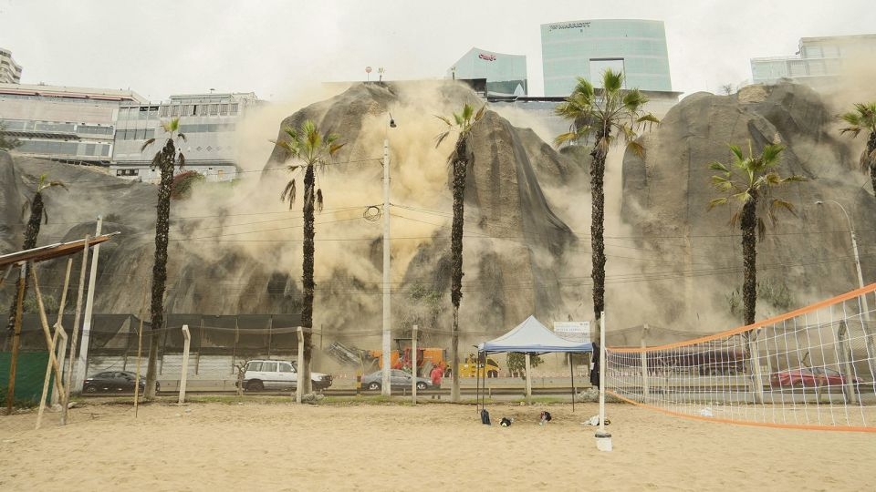 An earthquake off Peru's coast shakes capital, leaving one person dead and 5 injured