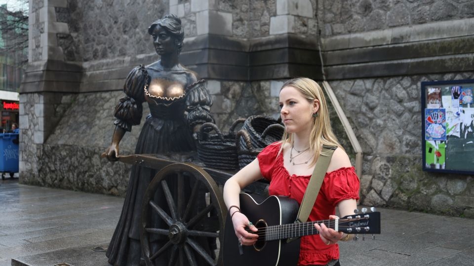 Campaigner wants everyone to stop groping Dublin's famous Molly Malone statue