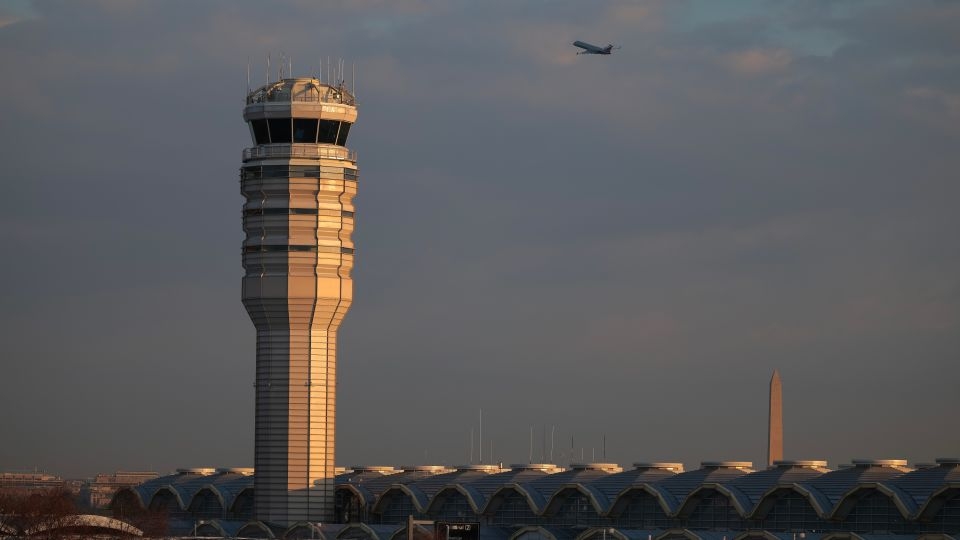 NTSB probing aborted landings at Reagan National Airport prompted by nearby Army helicopter