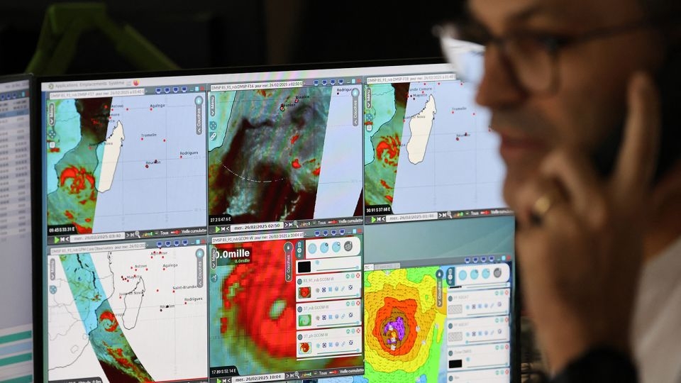 French island of Réunion on highest alert as tropical cyclone threatens direct hit