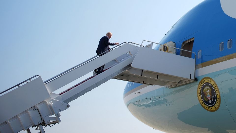 Trump says Qatari jet could be ready for use as Air Force One in 6 months. Experts are deeply skeptical