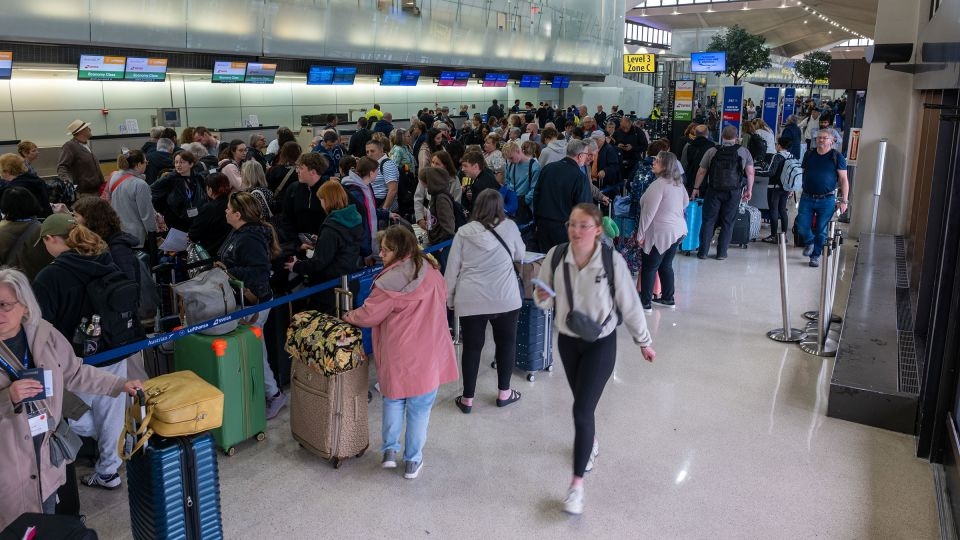 FAA says Newark airport's technology problems should be resolved by October
