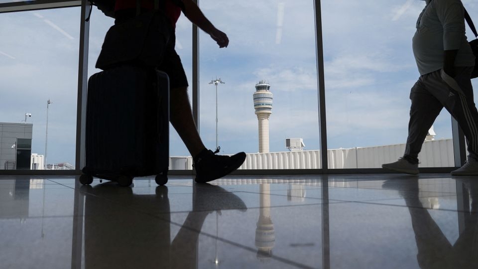 Americans moving abroad, dollar store shoppers, fear of flying: Catch up on the day's stories