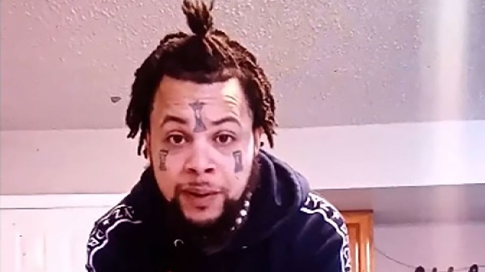 A fugitive who escaped jail 2 weeks ago seems to pop up on video, saying he's innocent and asking Lil Wayne and Donald Trump for help
