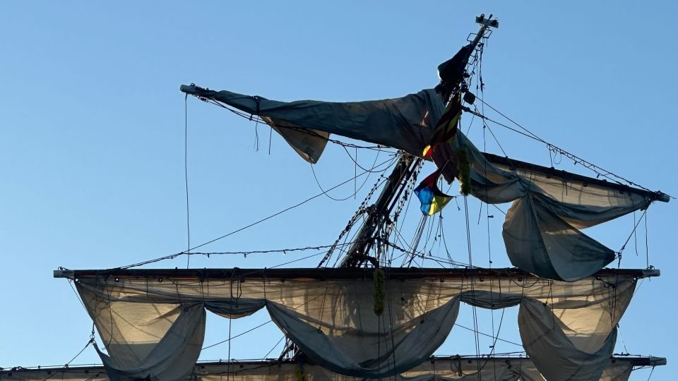 Investigators give timeline of Brooklyn Bridge ship crash that left 2 dead
