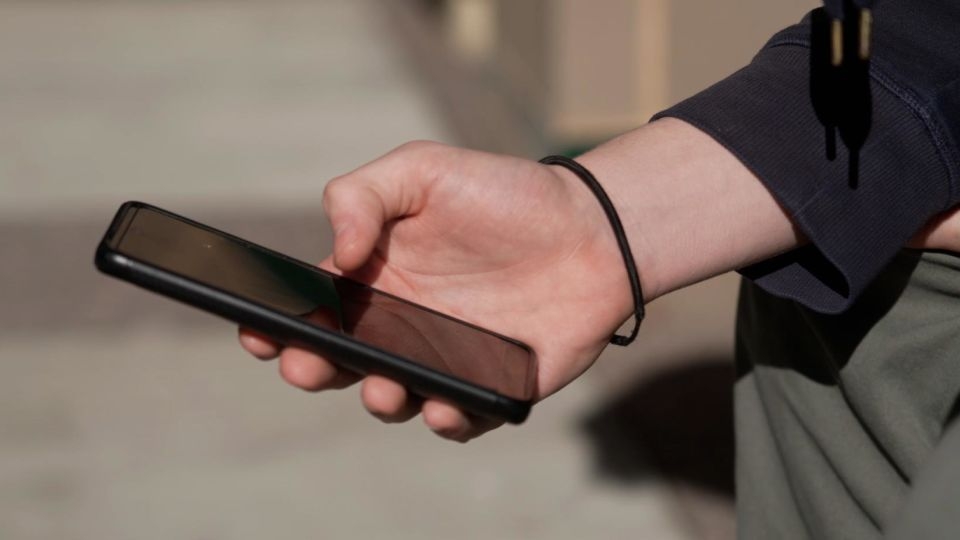 ‘It was so freeing': How a cellphone ban is changing life at a Virginia high school
