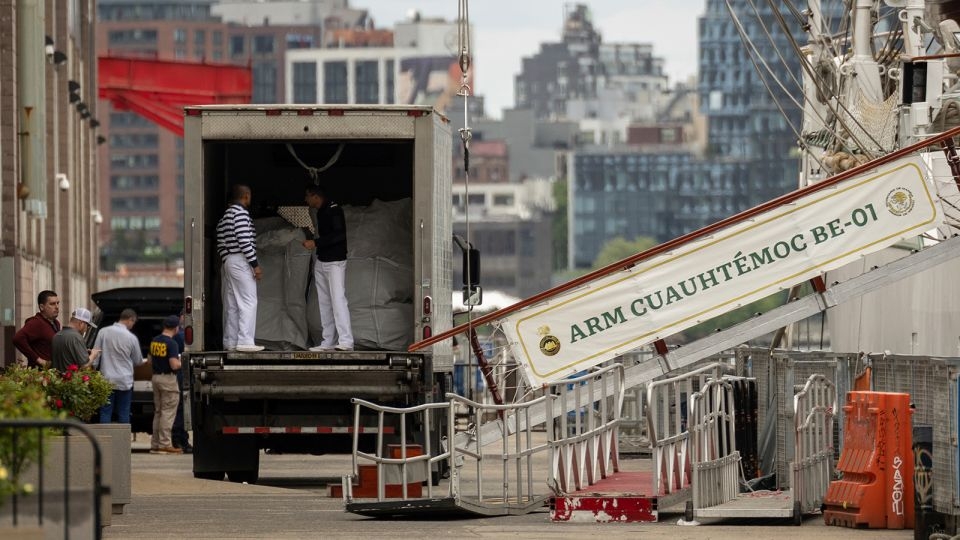 What we know about the Mexican Navy training ship that struck the Brooklyn Bridge, killing at least 2