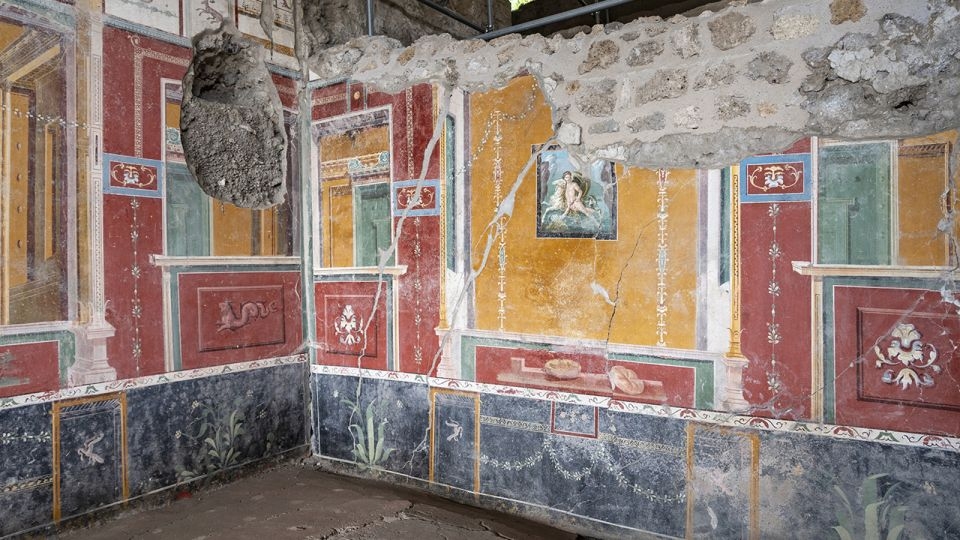 Ancient home shows evidence of how Pompeiians tried to shelter from the eruption of Mount Vesuvius