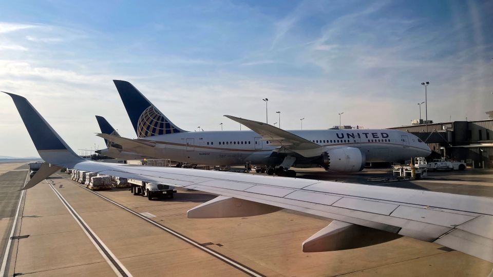 A United Airlines flight made an emergency landing last week at Dulles after the pilot reported engine failure