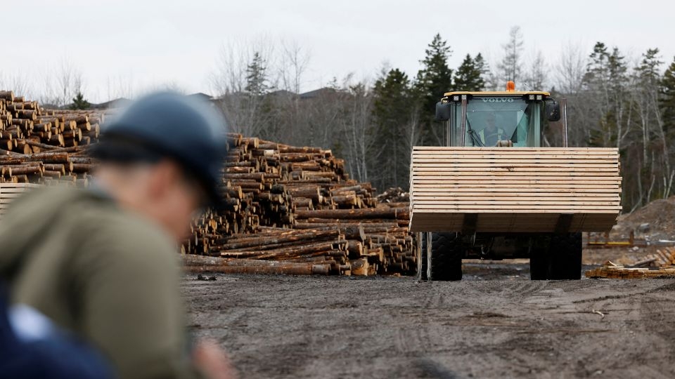 US plans to hike existing duties on Canadian lumber — even before planned tariffs hit