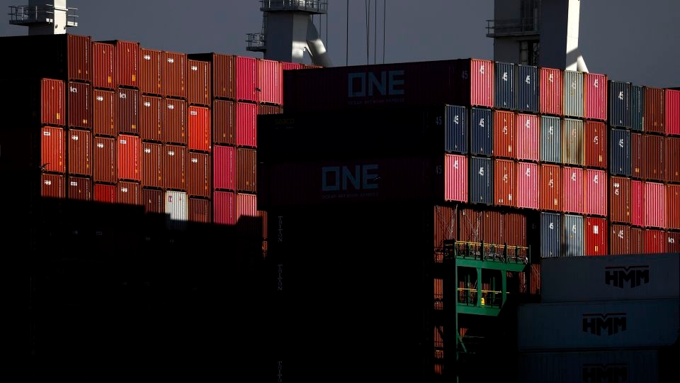 Tariff rebate checks may sound awesome but they could be ‘quite dangerous'
