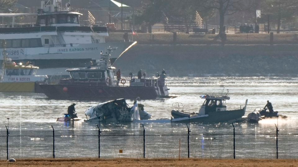 US airlines' 16-year safety record ended with tragedy. There were warnings ahead of the crash