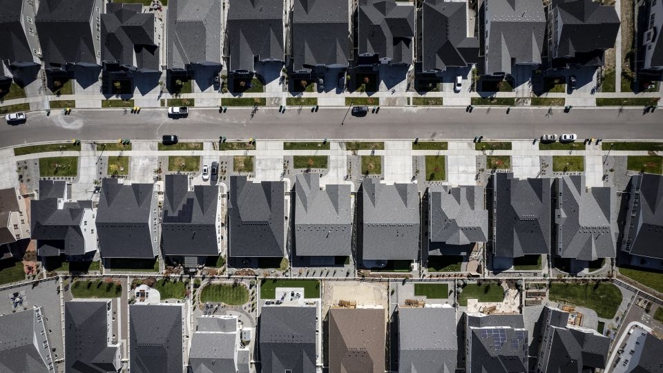 America's largest real estate brokerages are fighting over private listings