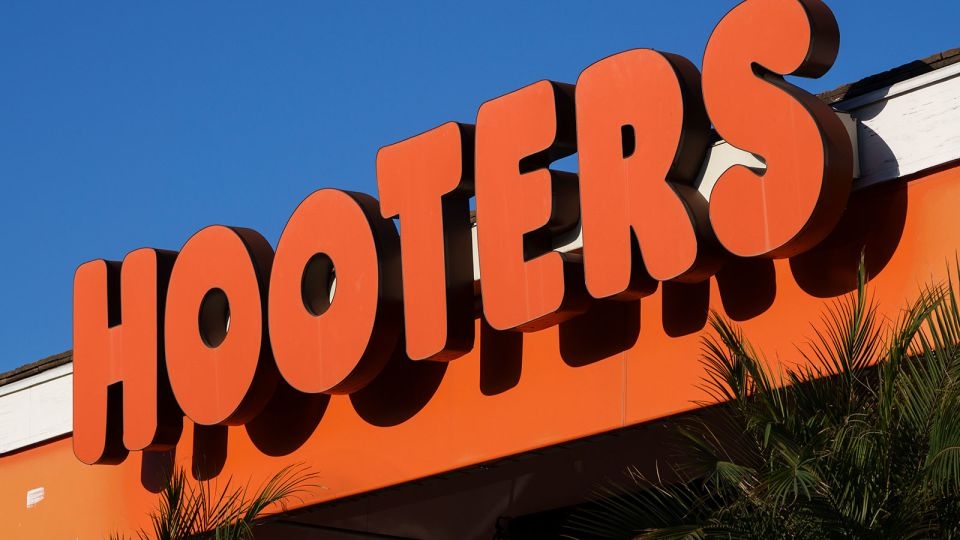 Hooters files for bankruptcy