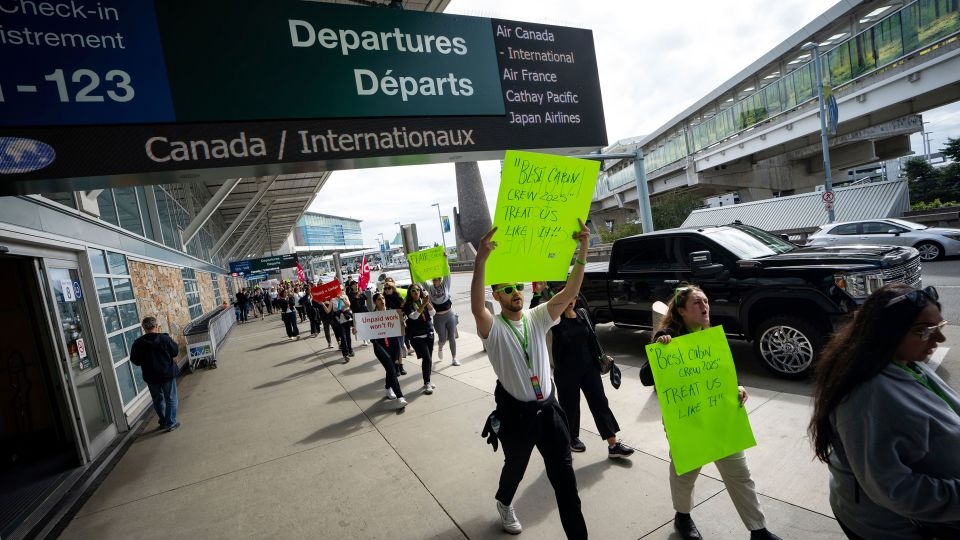 Air Canada flights to remain suspended as flight attendants continue strike, defying government's back-to-work order