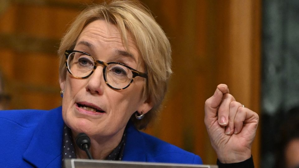 Senator questions Spotify about podcasts promoting online drug sales
