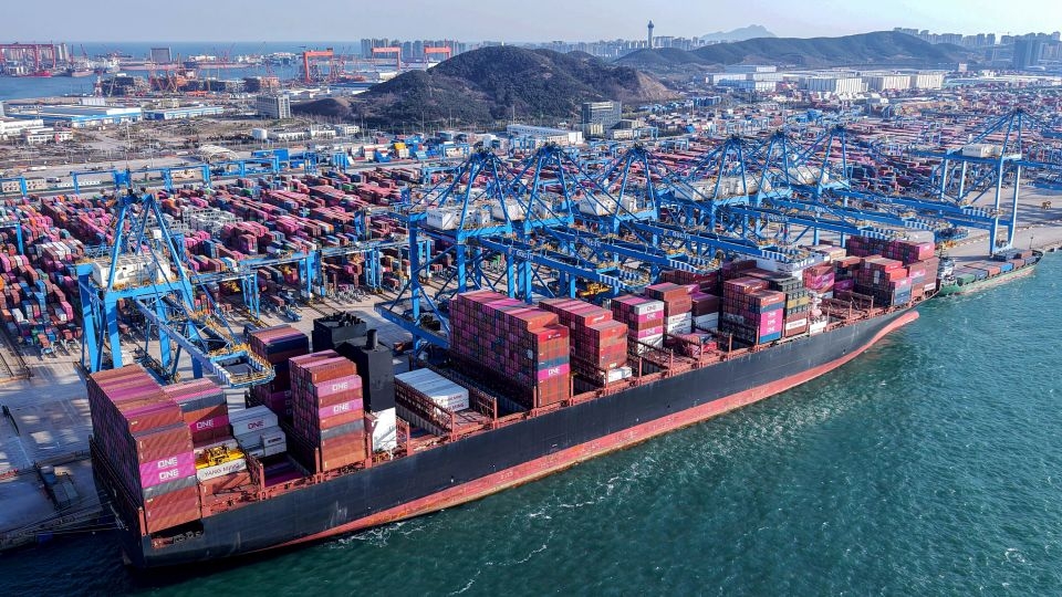 Dow tumbles 1,000 points after China retaliates against Trump's tariffs